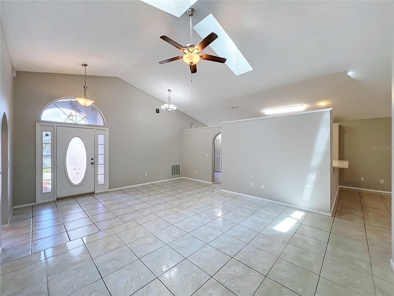 1365 Crawford Dr Property Photo 3