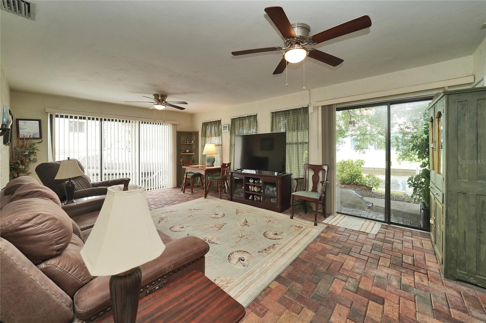 7228 Reymoor Dr Property Photo 27