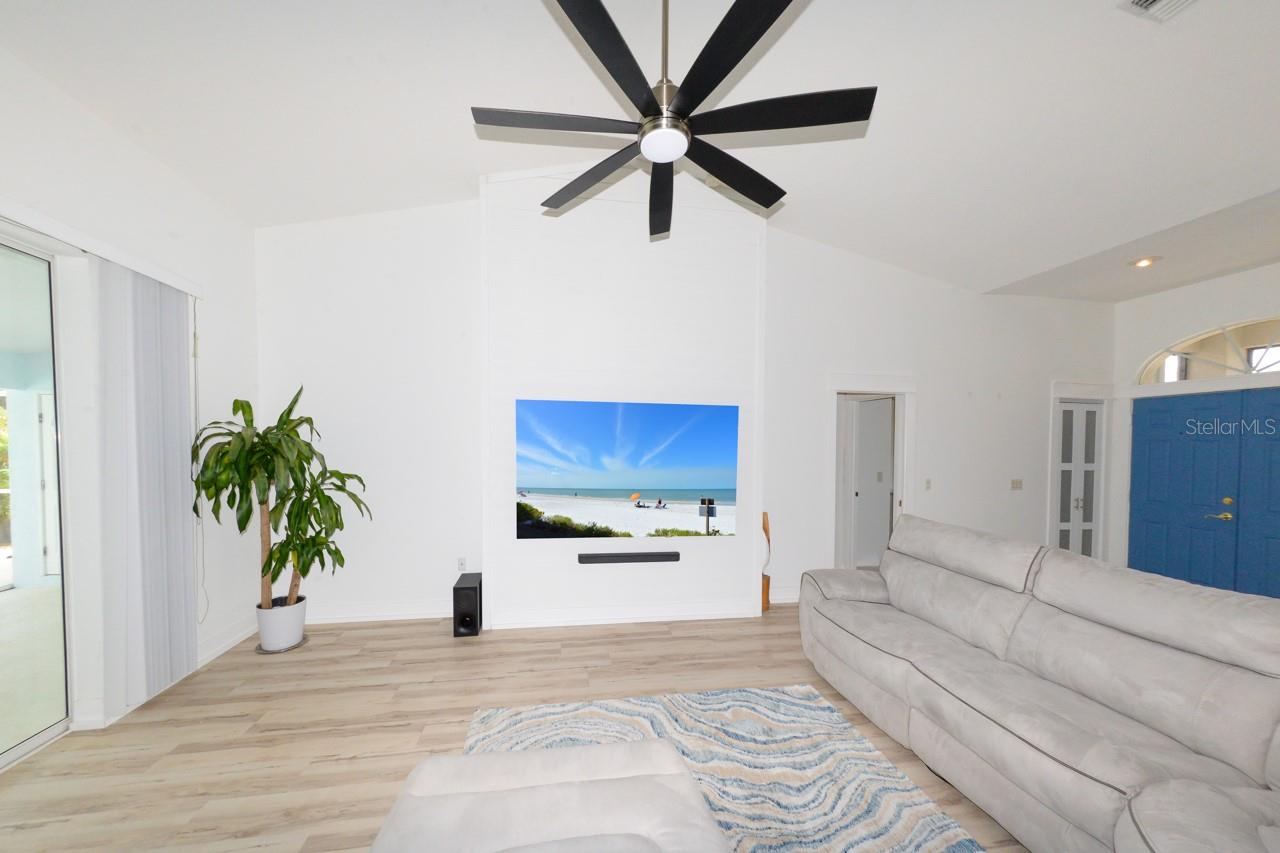 25256 Punta Madryn Ave Property Photo 8