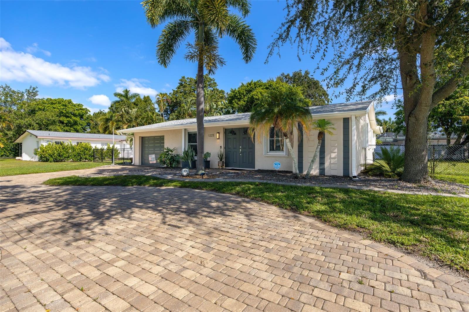 1223 Biltmore Dr Property Photo 4