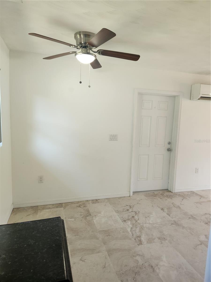 232 E Washingtonia St Property Photo 3