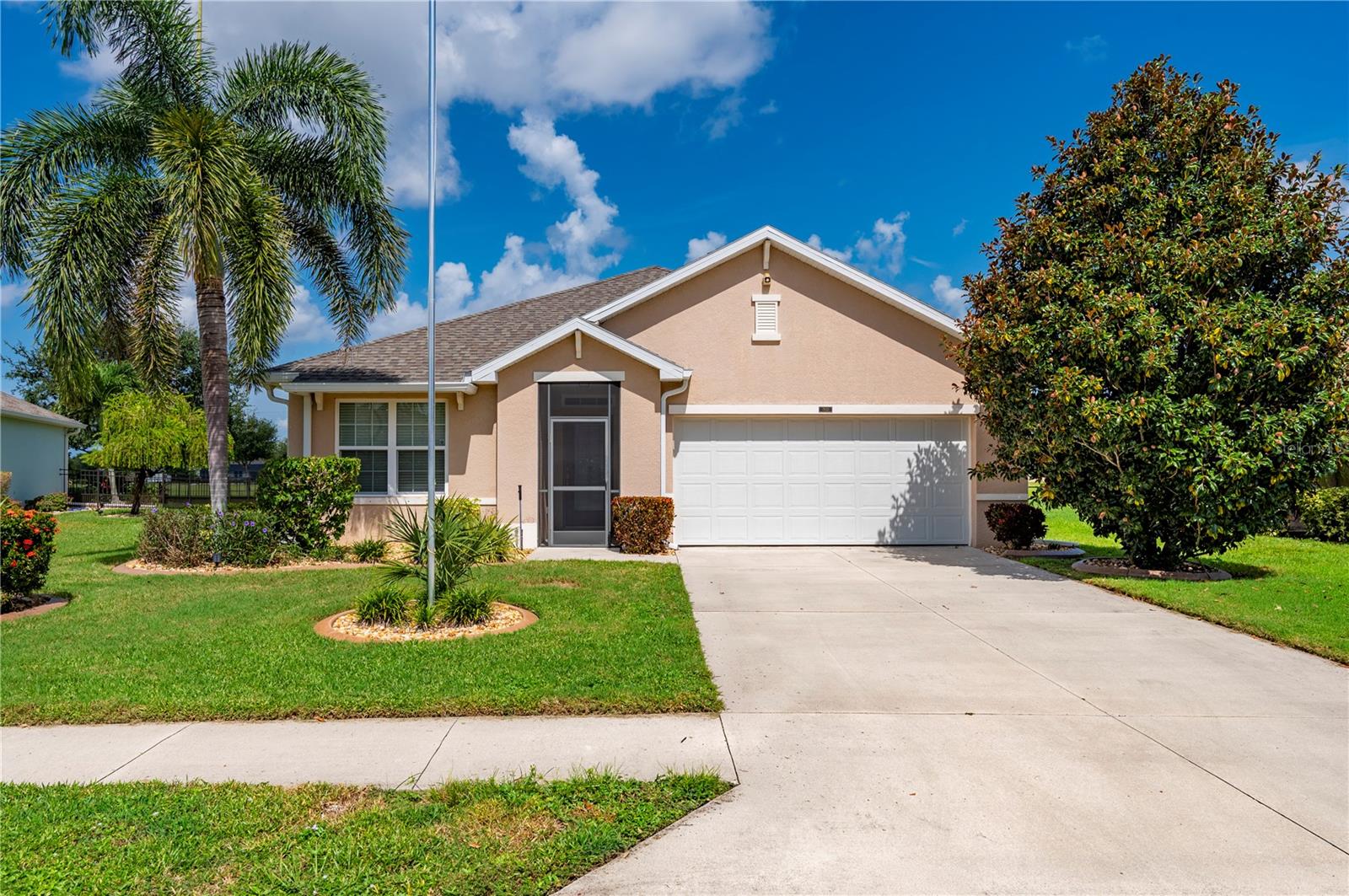 7833 Mikasa Dr Property Photo 3