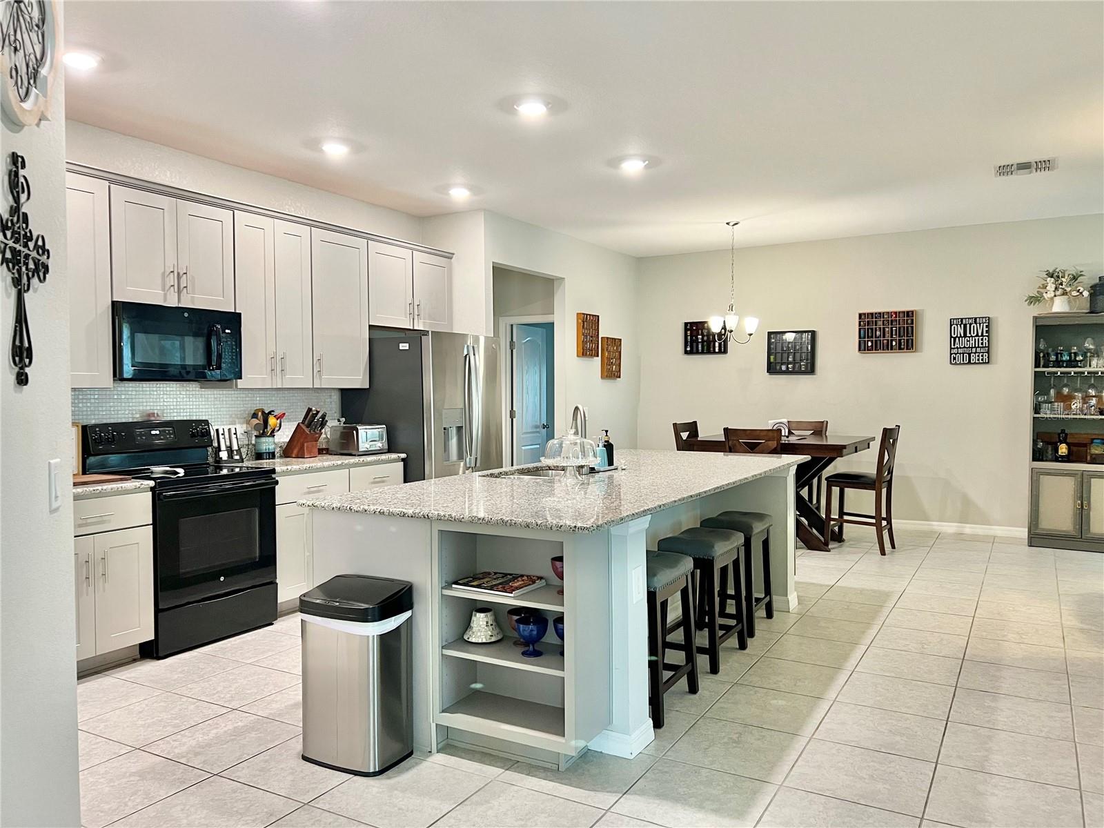25864 Aysen Dr Property Photo 3