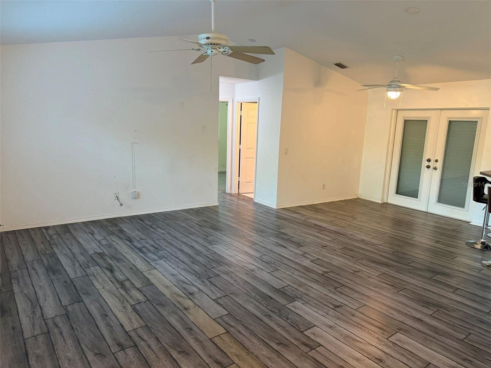 3254 Chastain St Property Photo 5