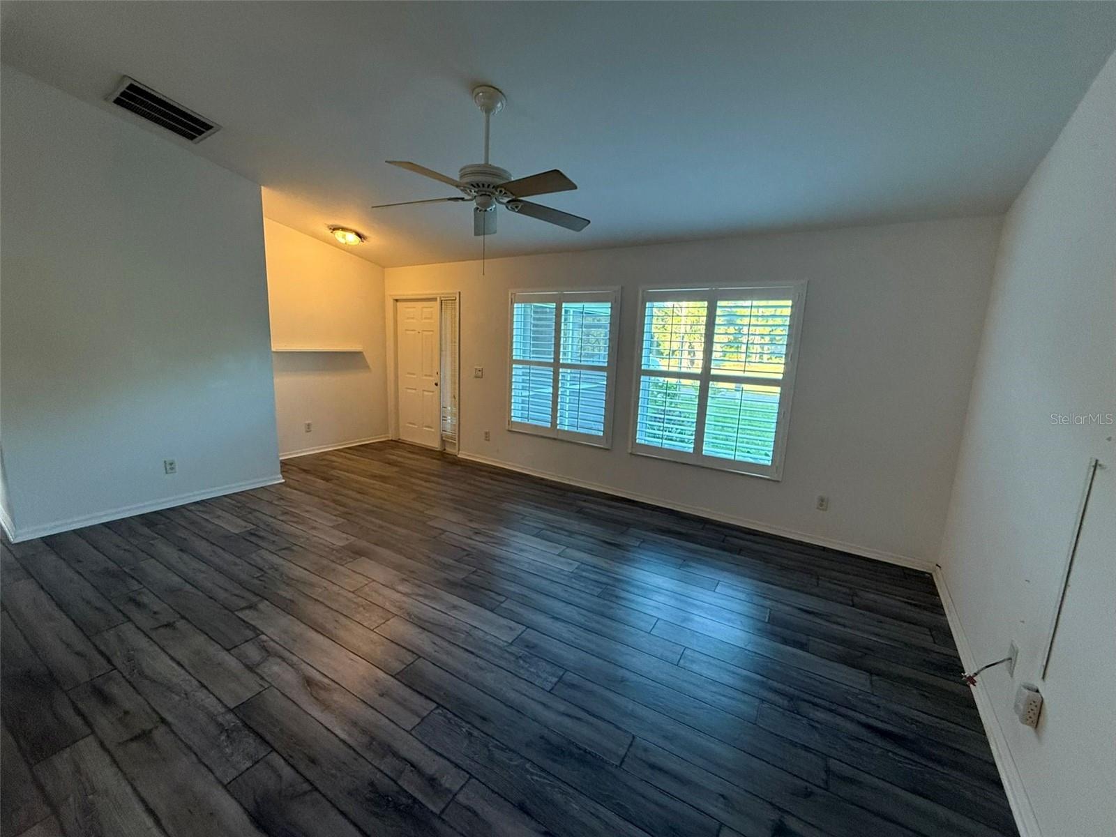 3254 Chastain St Property Photo 6