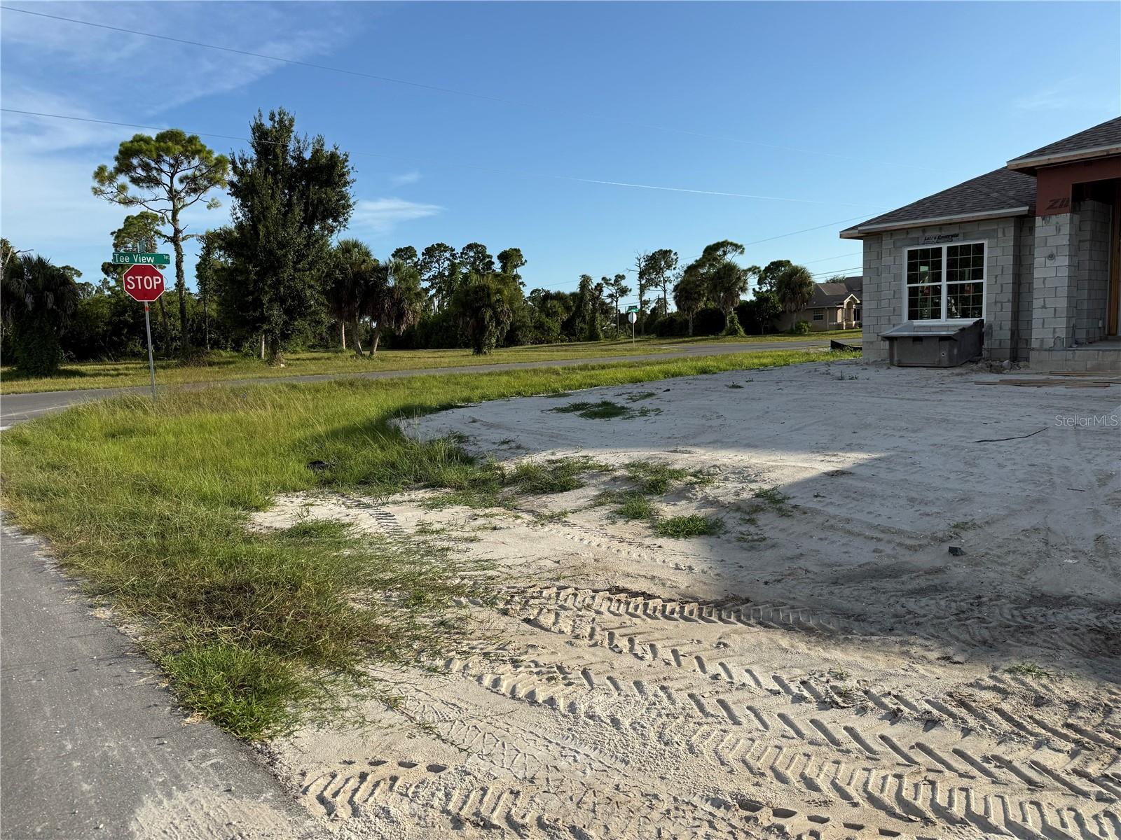 2 Tee View Rd Property Photo 2