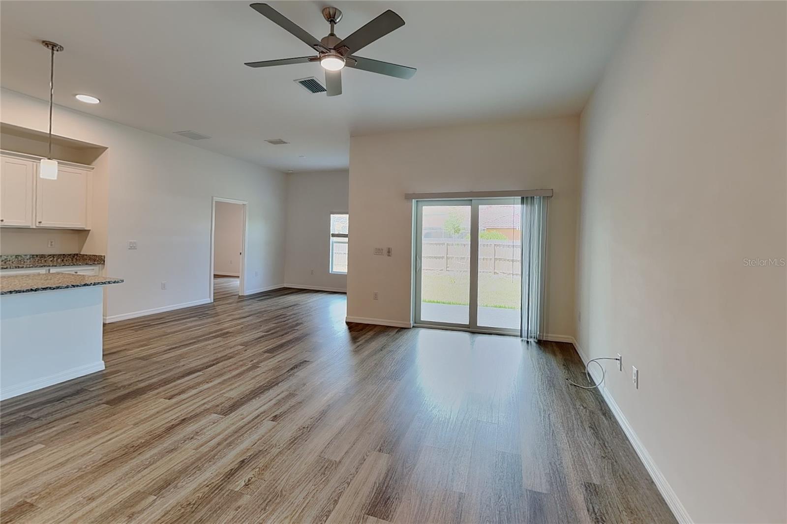 966 Hood Ave Property Photo 5