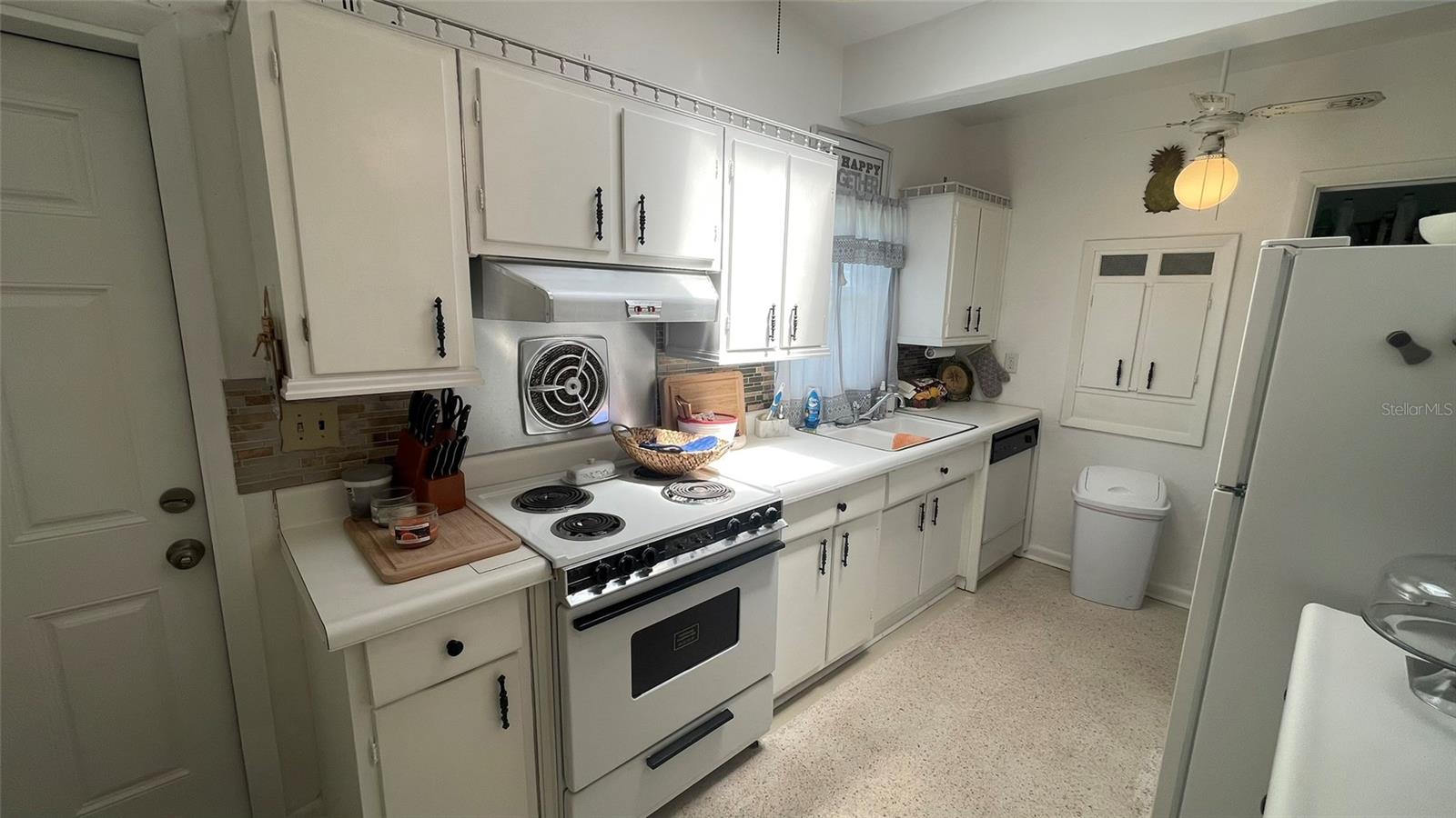 721 Sharon Cir Property Photo 4