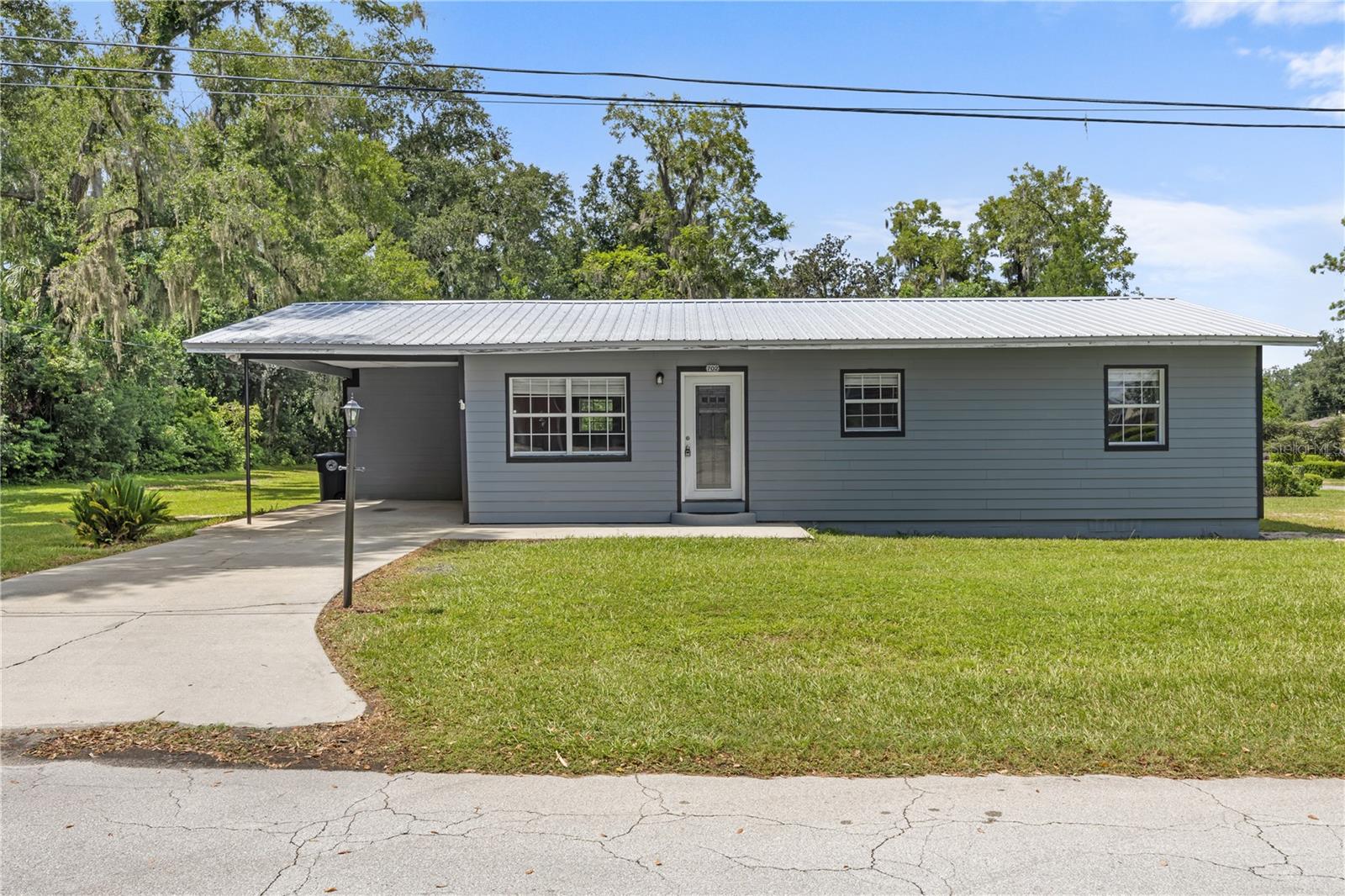 702 CHURCH AVE SW