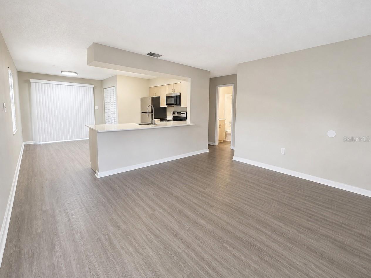 3141 Woodhill Ct Property Photo 4