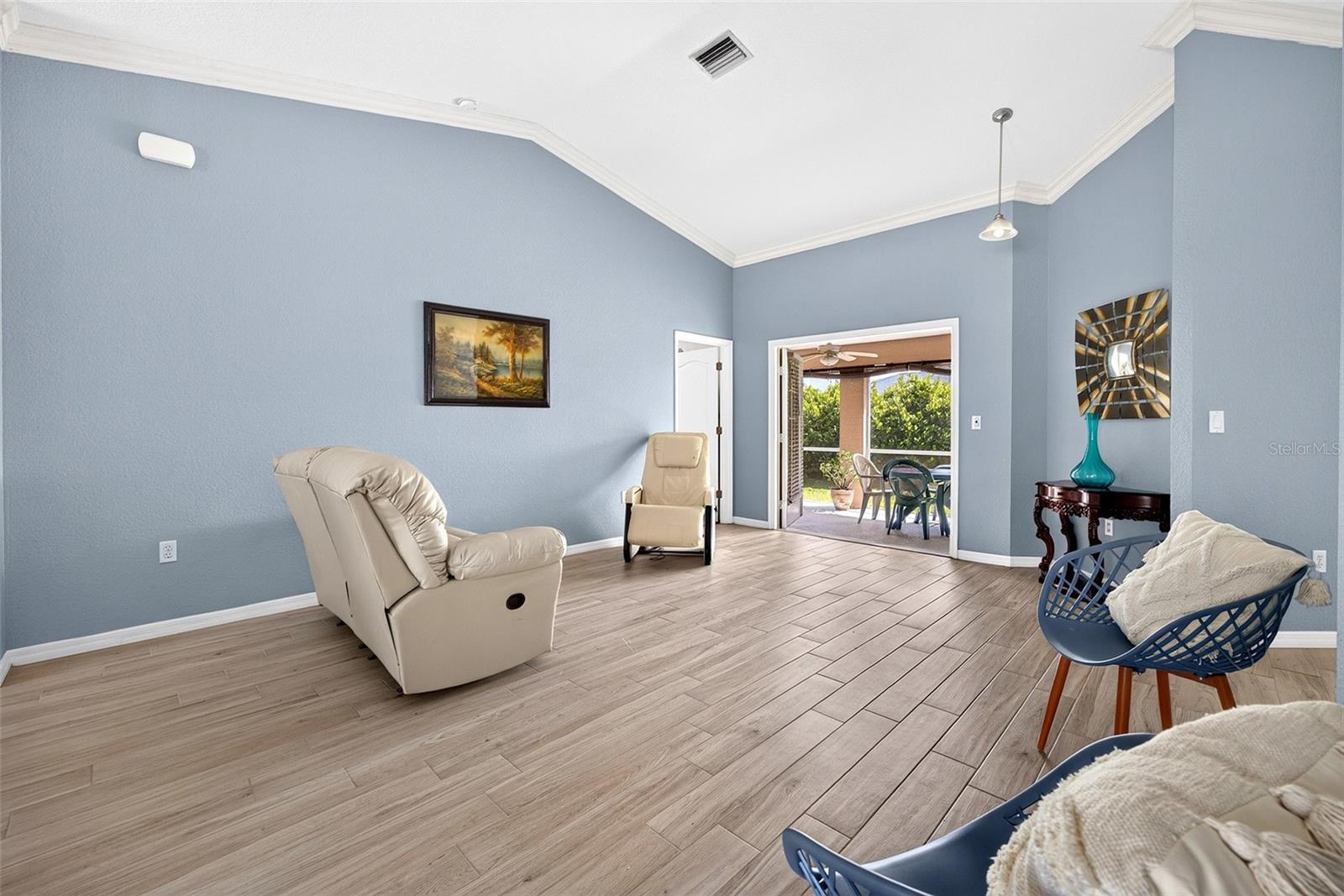 274 Campinas St Property Photo 3