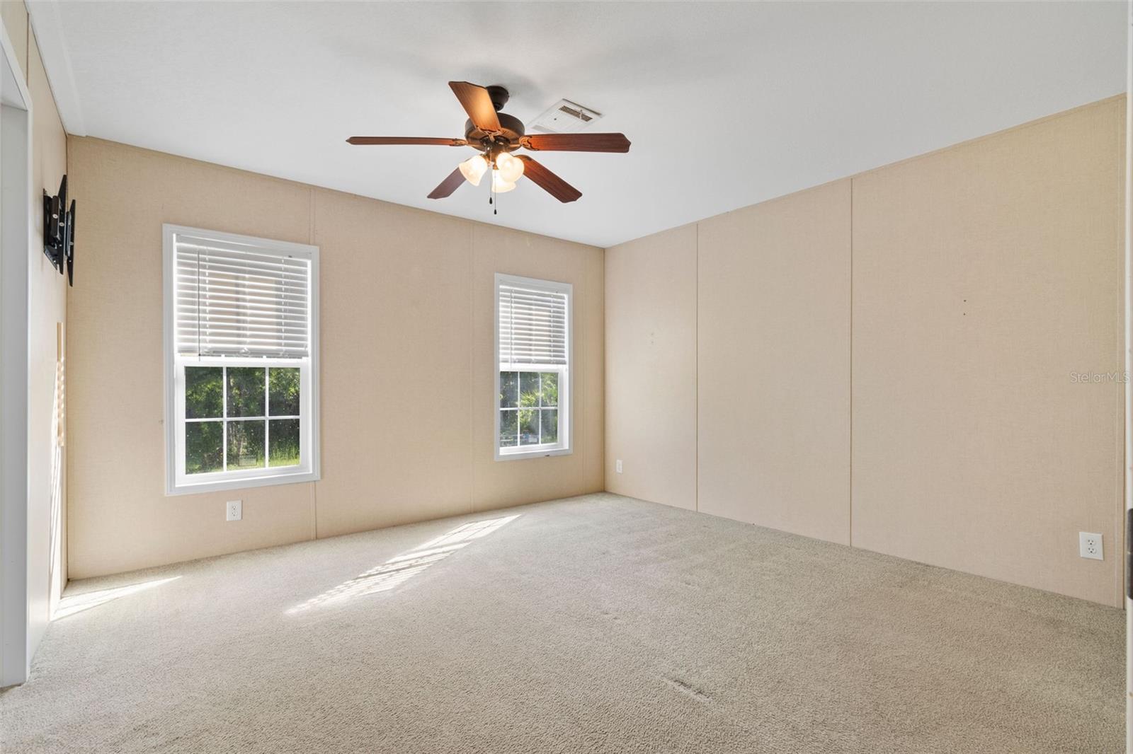 15381 Orchid Dr Property Photo 5