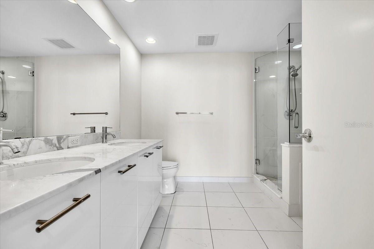 3000 Oasis Grand Blvd #2802 Property Photo 23