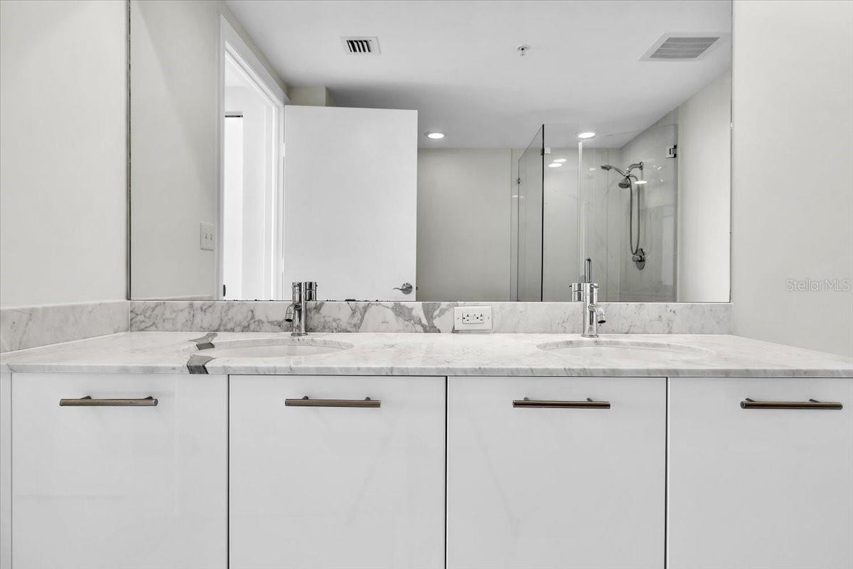 3000 Oasis Grand Blvd #2802 Property Photo 25