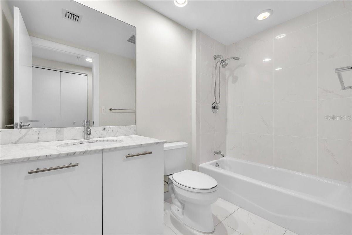 3000 Oasis Grand Blvd #2802 Property Photo 29