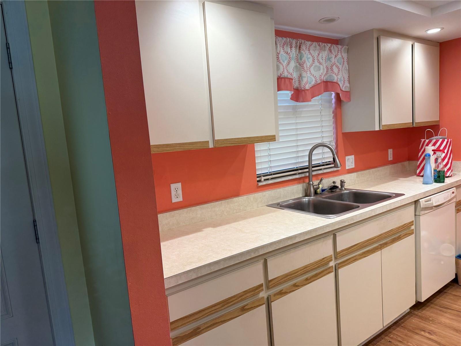 2058 Como St Property Photo 4