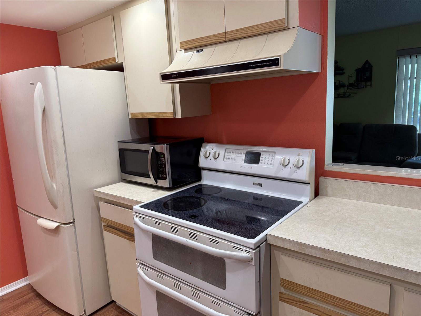 2058 Como St Property Photo 5