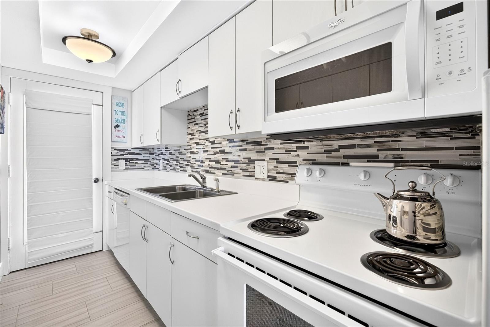 1500 Park Beach Cir #2h Property Photo 4