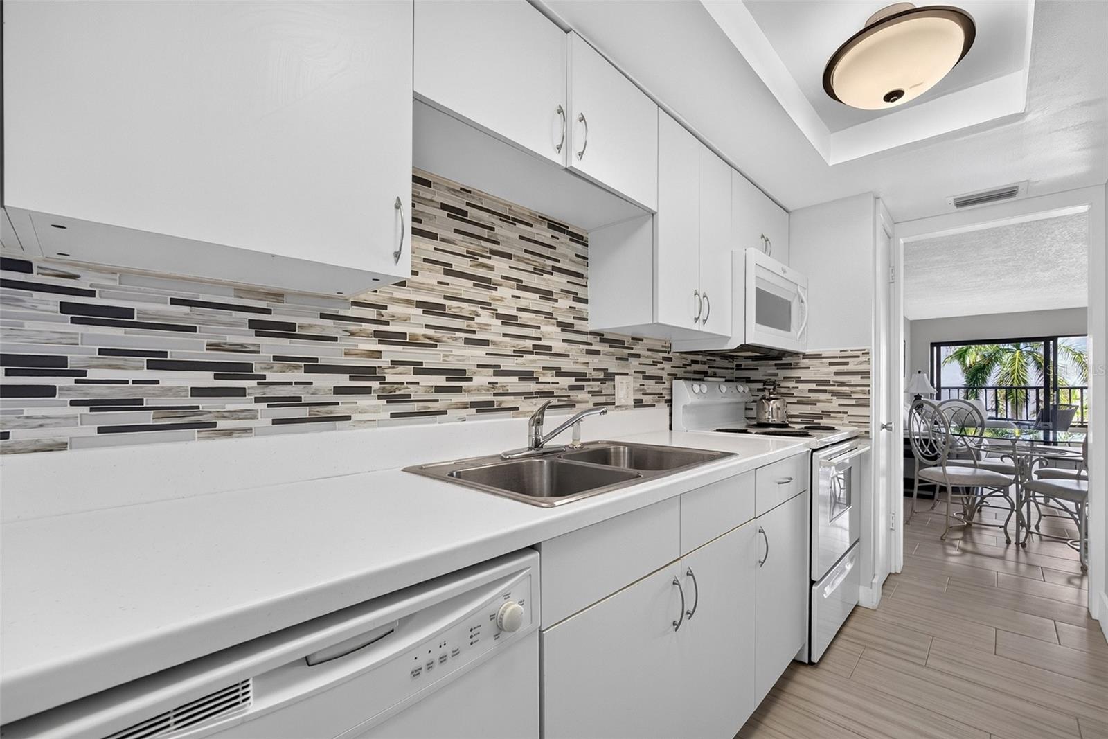 1500 Park Beach Cir #2h Property Photo 6