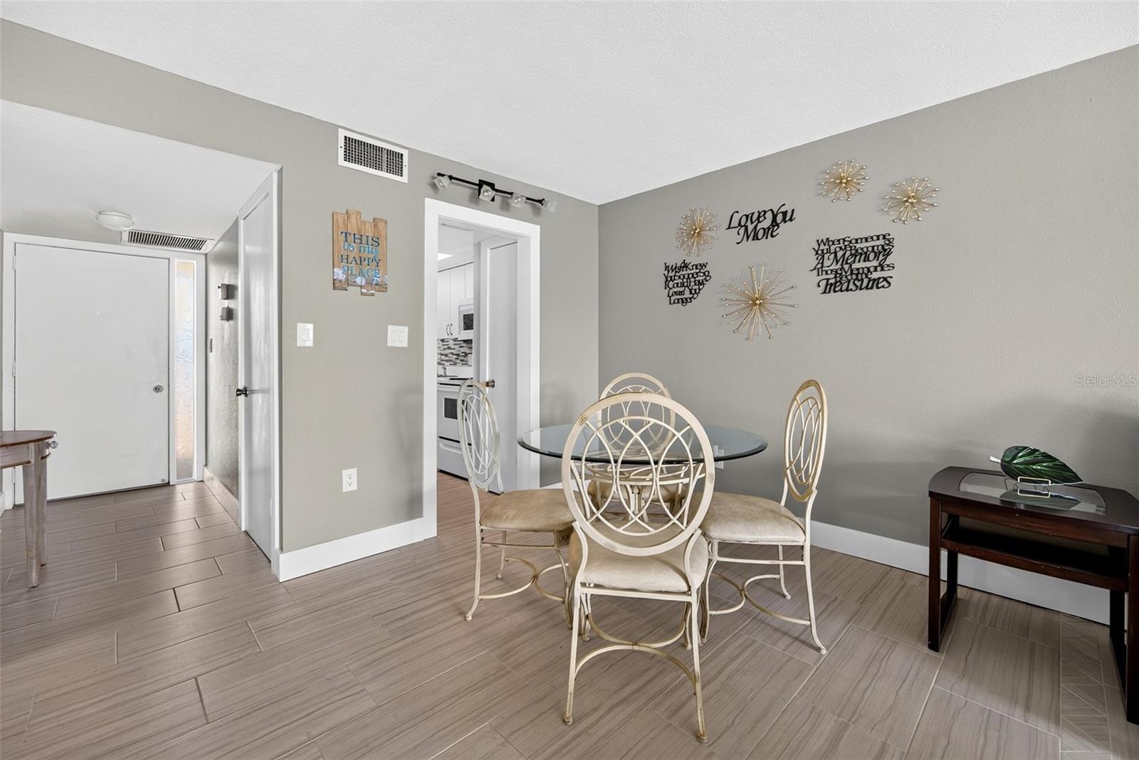 1500 Park Beach Cir #2h Property Photo 9
