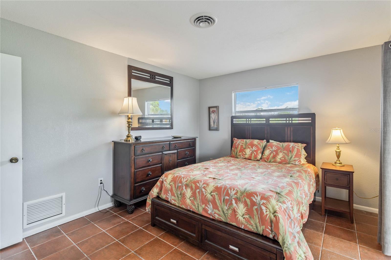 108 Boundary Blvd #b Property Photo 15