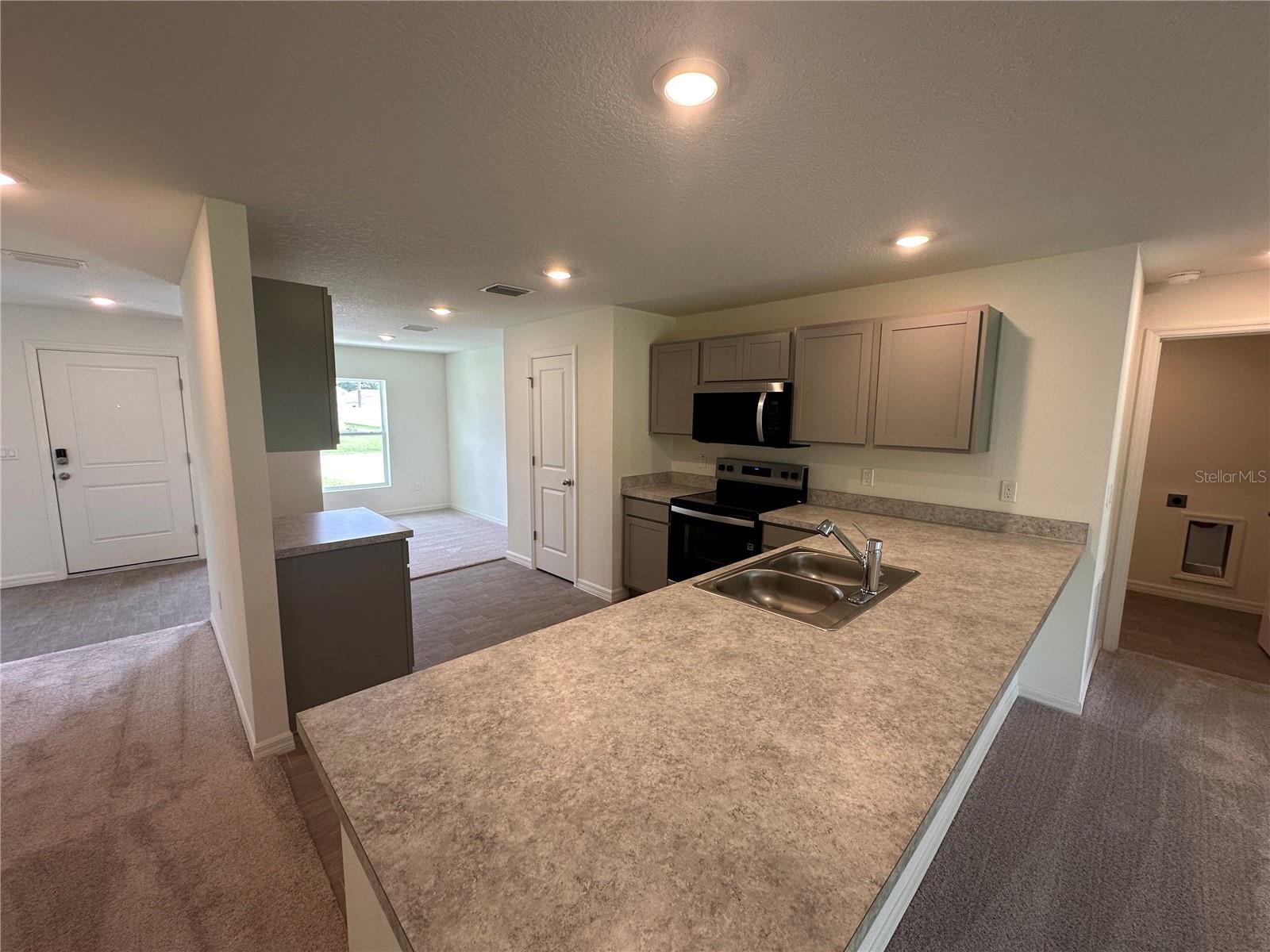 6 Reine Pl Property Photo 2