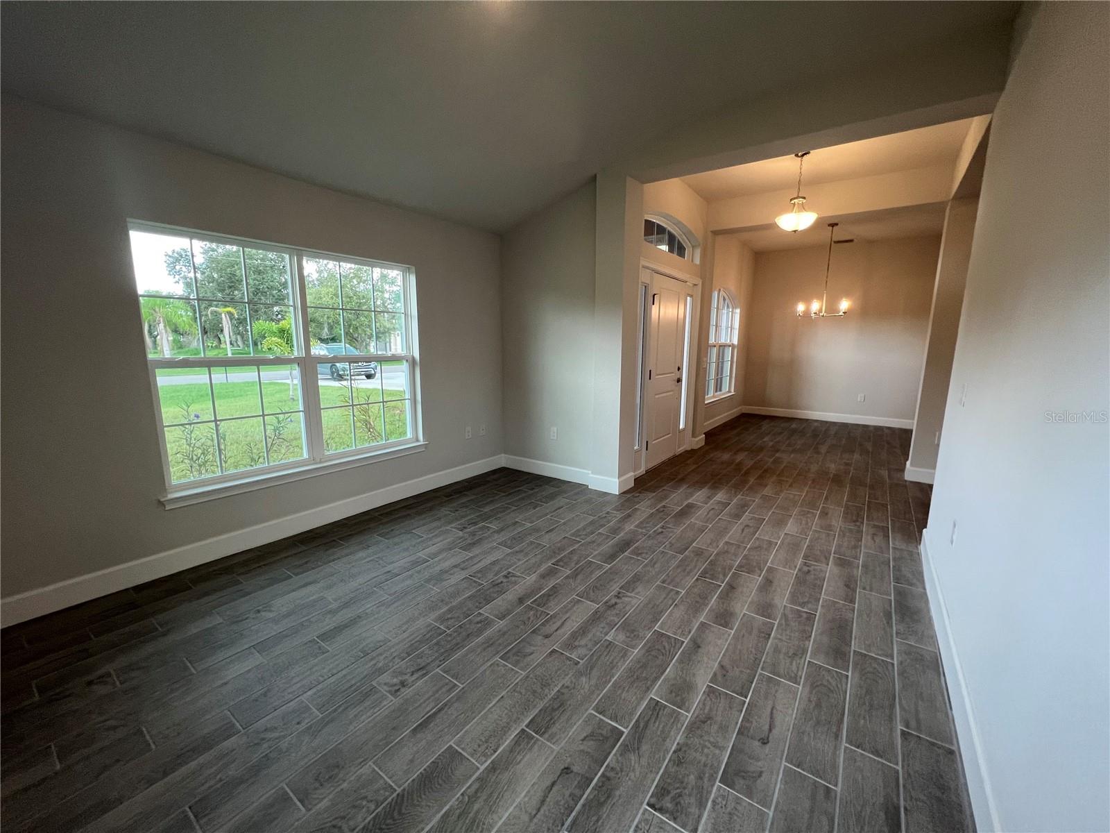 27430 Deep Creek Blvd Property Photo 4