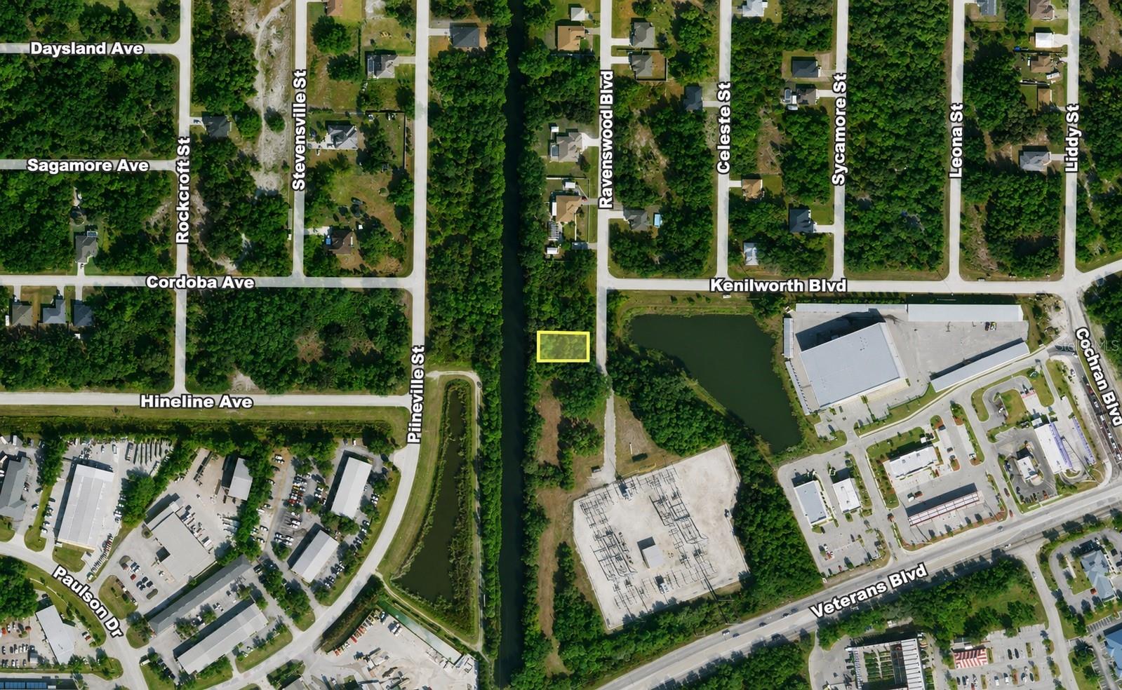 527 Ravenswood Blvd Property Photo 2