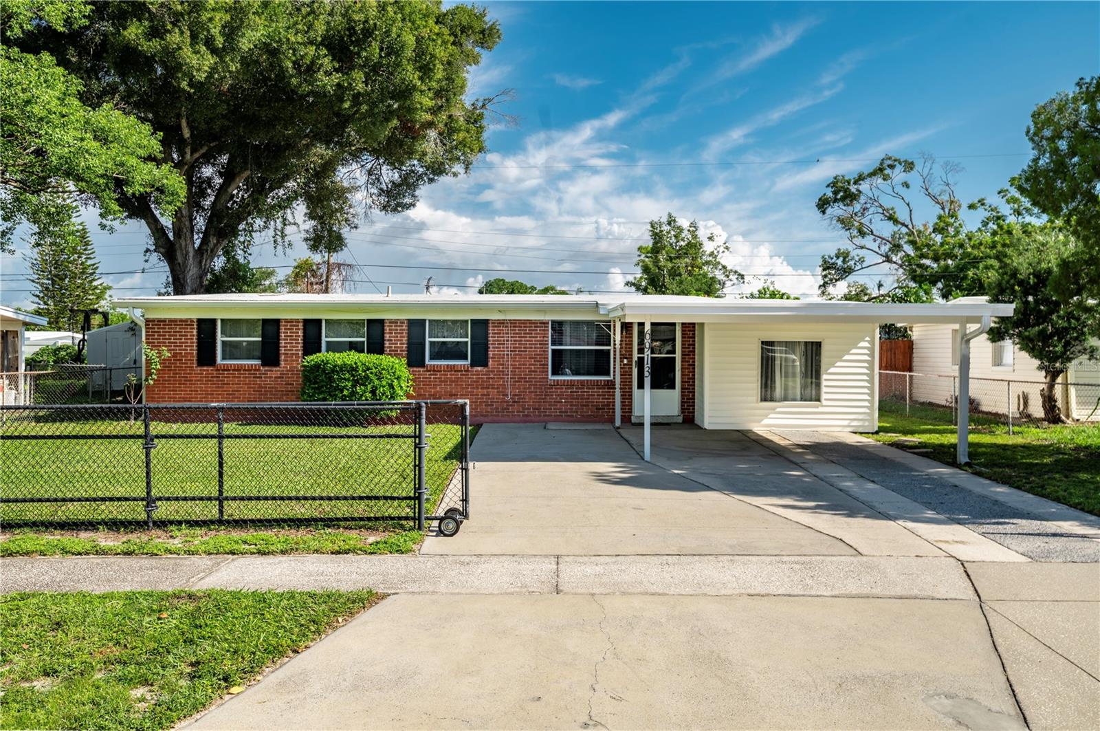 6913 W Clifton St Property Photo 1