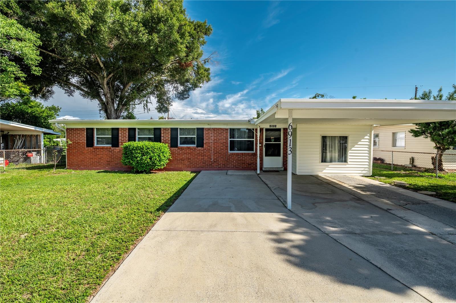 6913 W Clifton St Property Photo 3