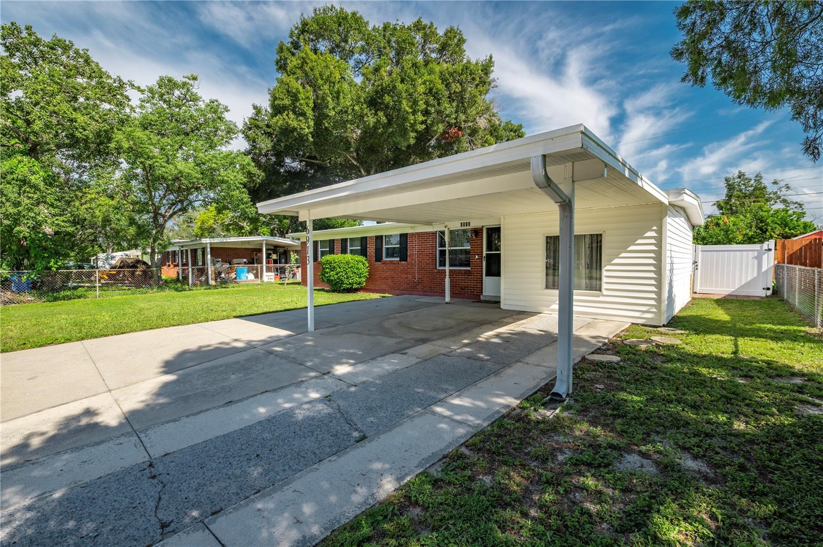 6913 W Clifton St Property Photo 4