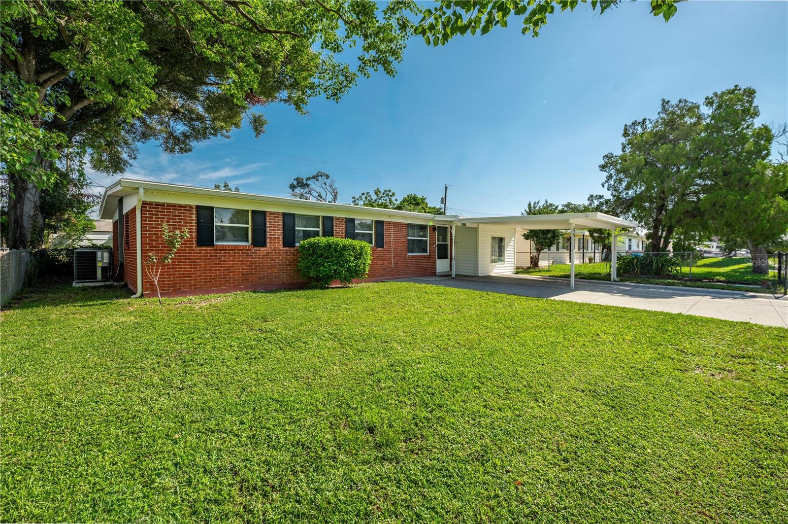 6913 W Clifton St Property Photo 5