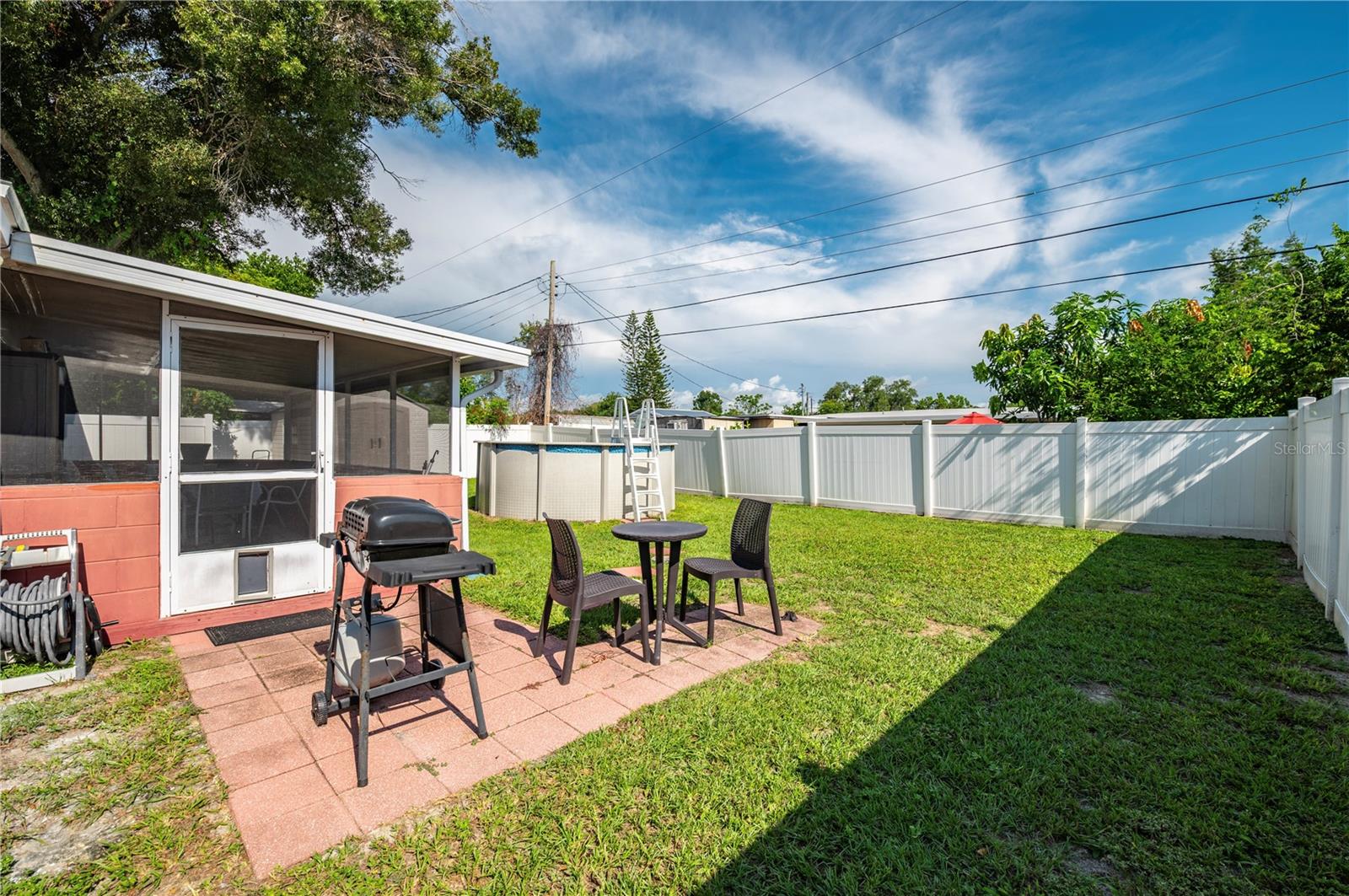 6913 W Clifton St Property Photo 6