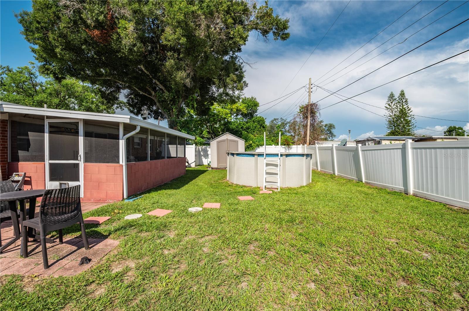 6913 W Clifton St Property Photo 7