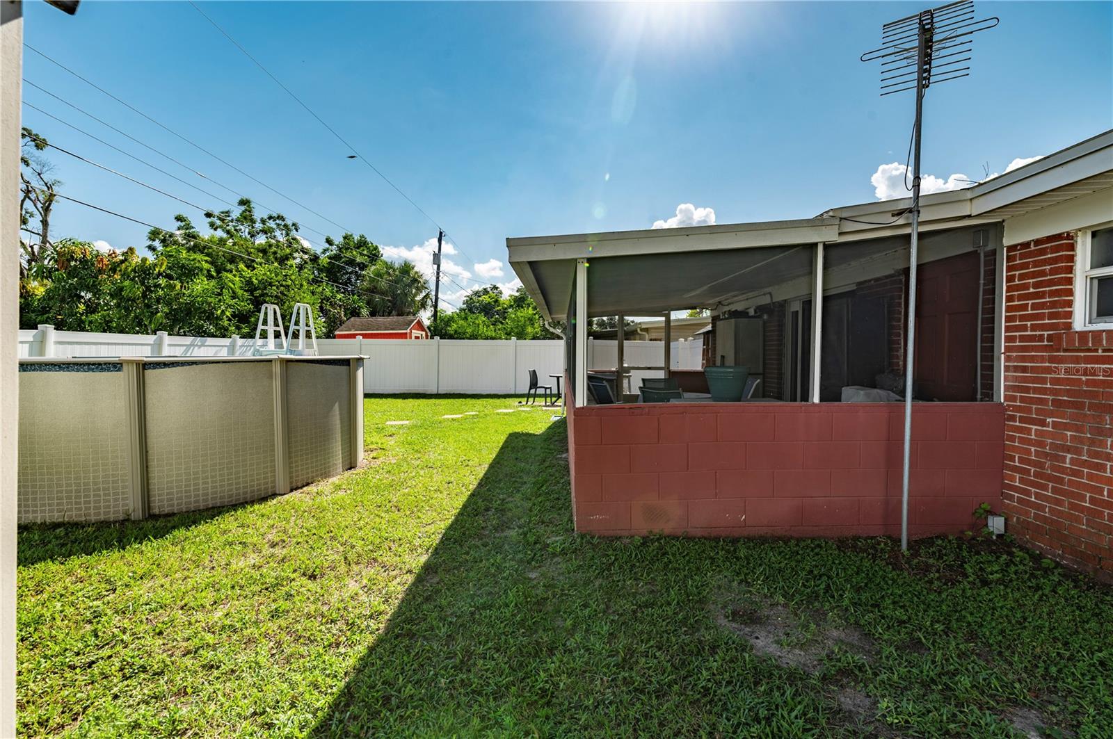 6913 W Clifton St Property Photo 9