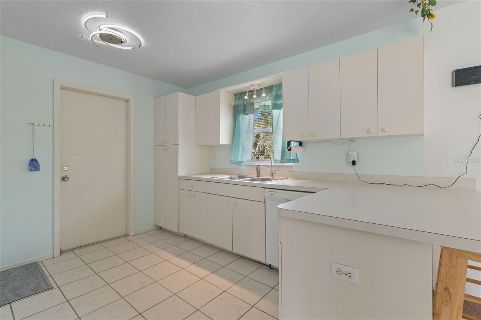 1368 Blaisdell St Property Photo 11