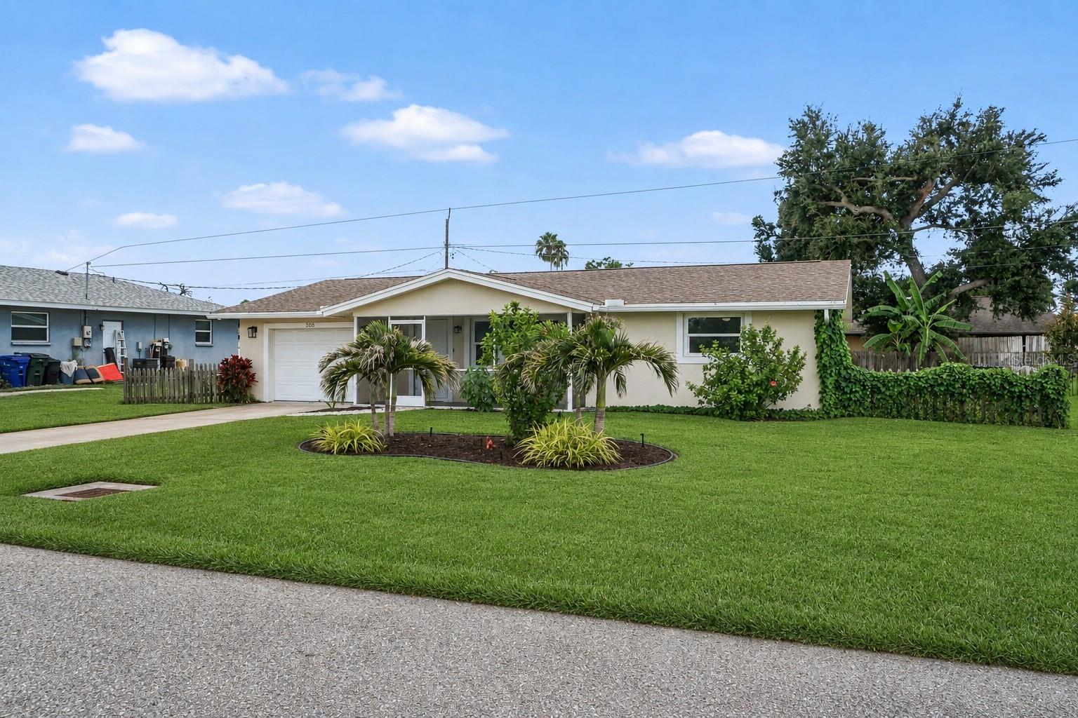 305 Shell Rd Property Photo 3
