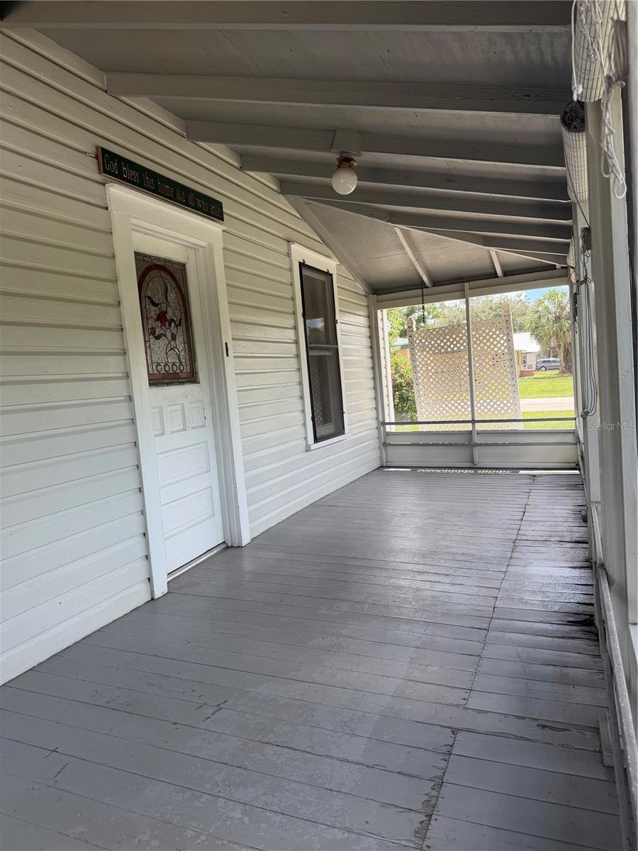 146 N Hernando Ave Property Photo 3