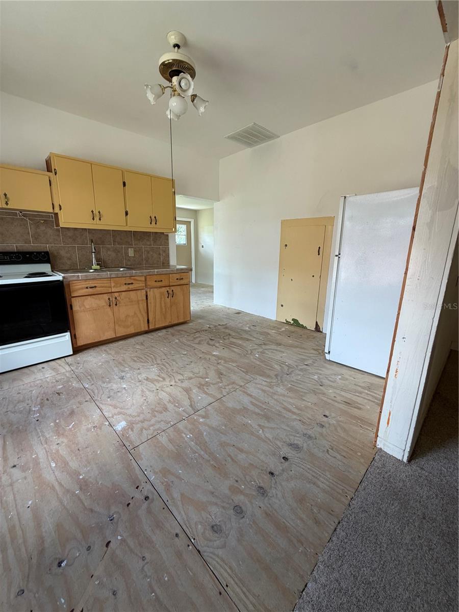 146 N Hernando Ave Property Photo 8