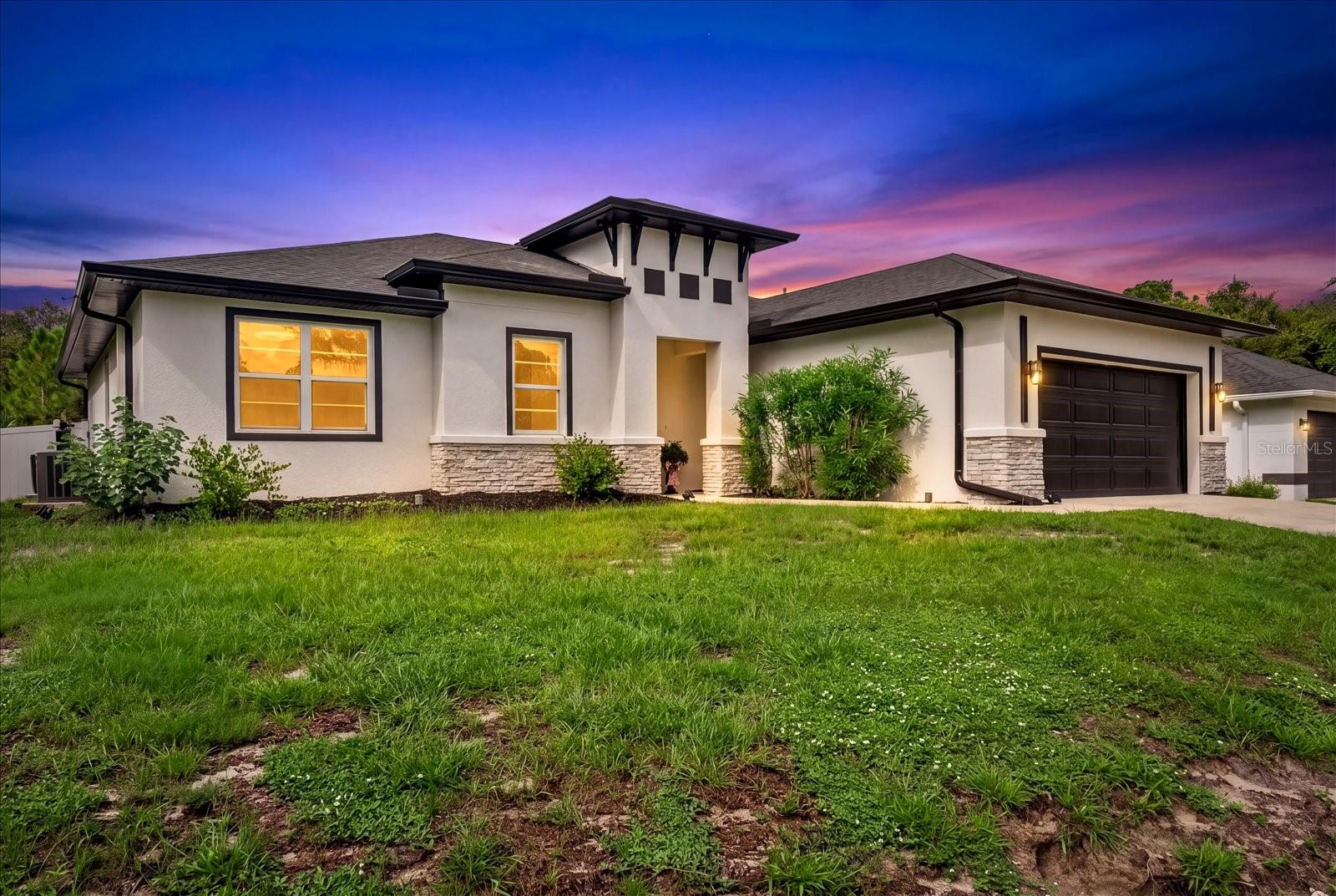 5587 Farmington Ave Property Photo 1