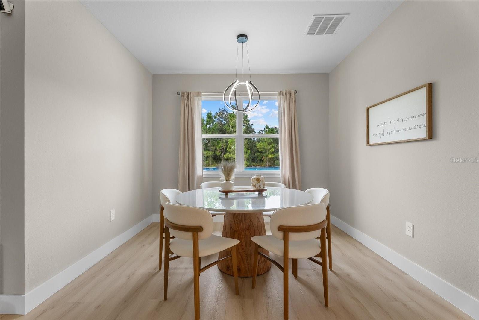 5587 Farmington Ave Property Photo 15