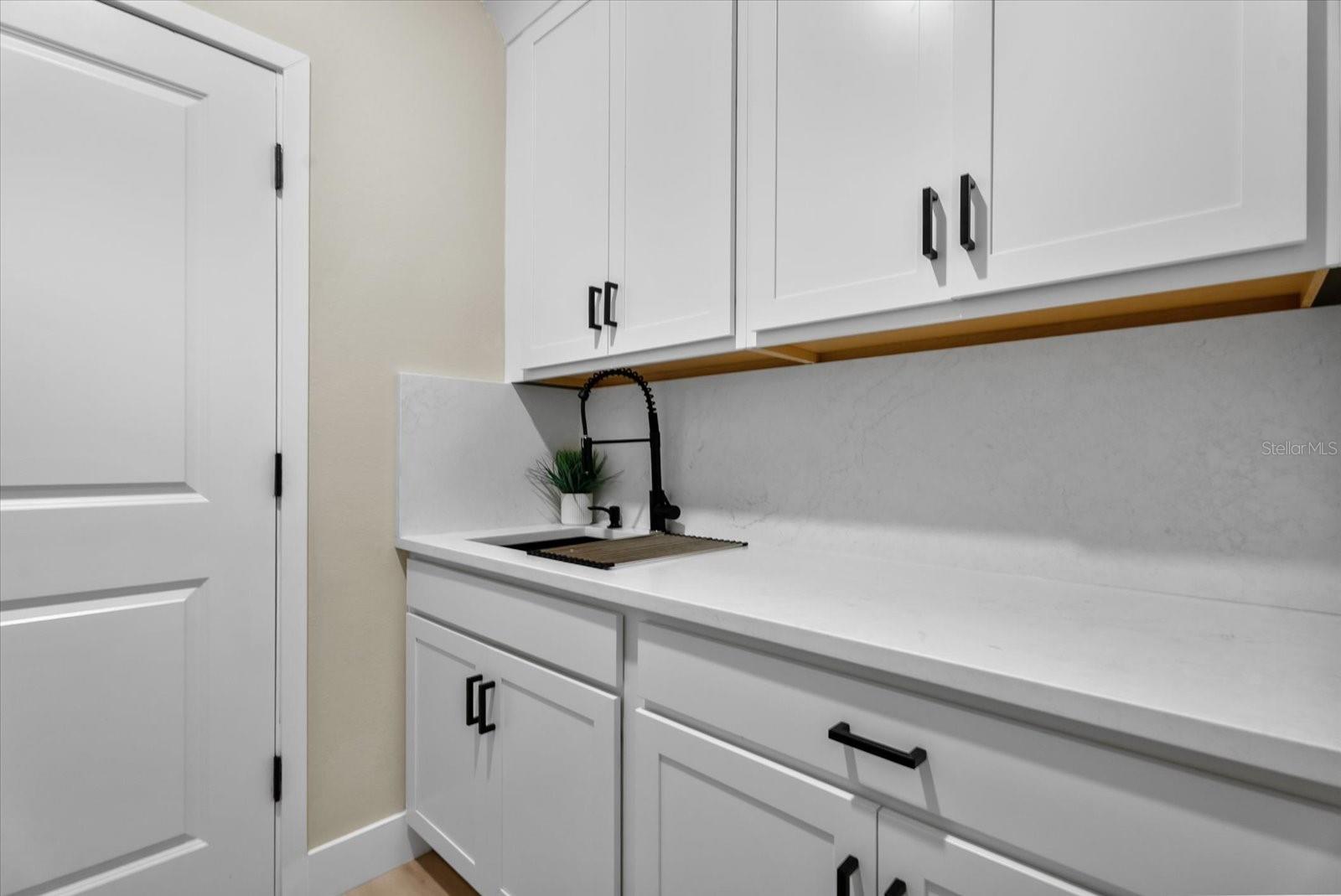 5587 Farmington Ave Property Photo 30