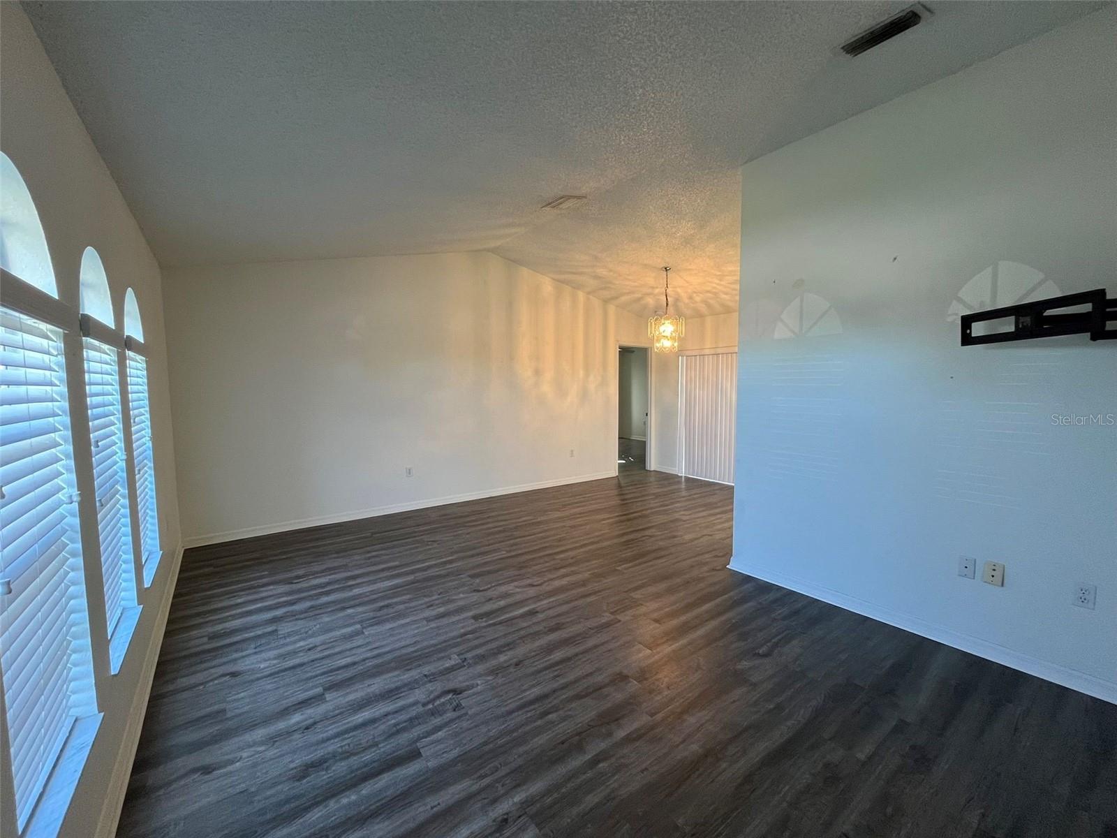 26453 Trinilas Dr Property Photo 5