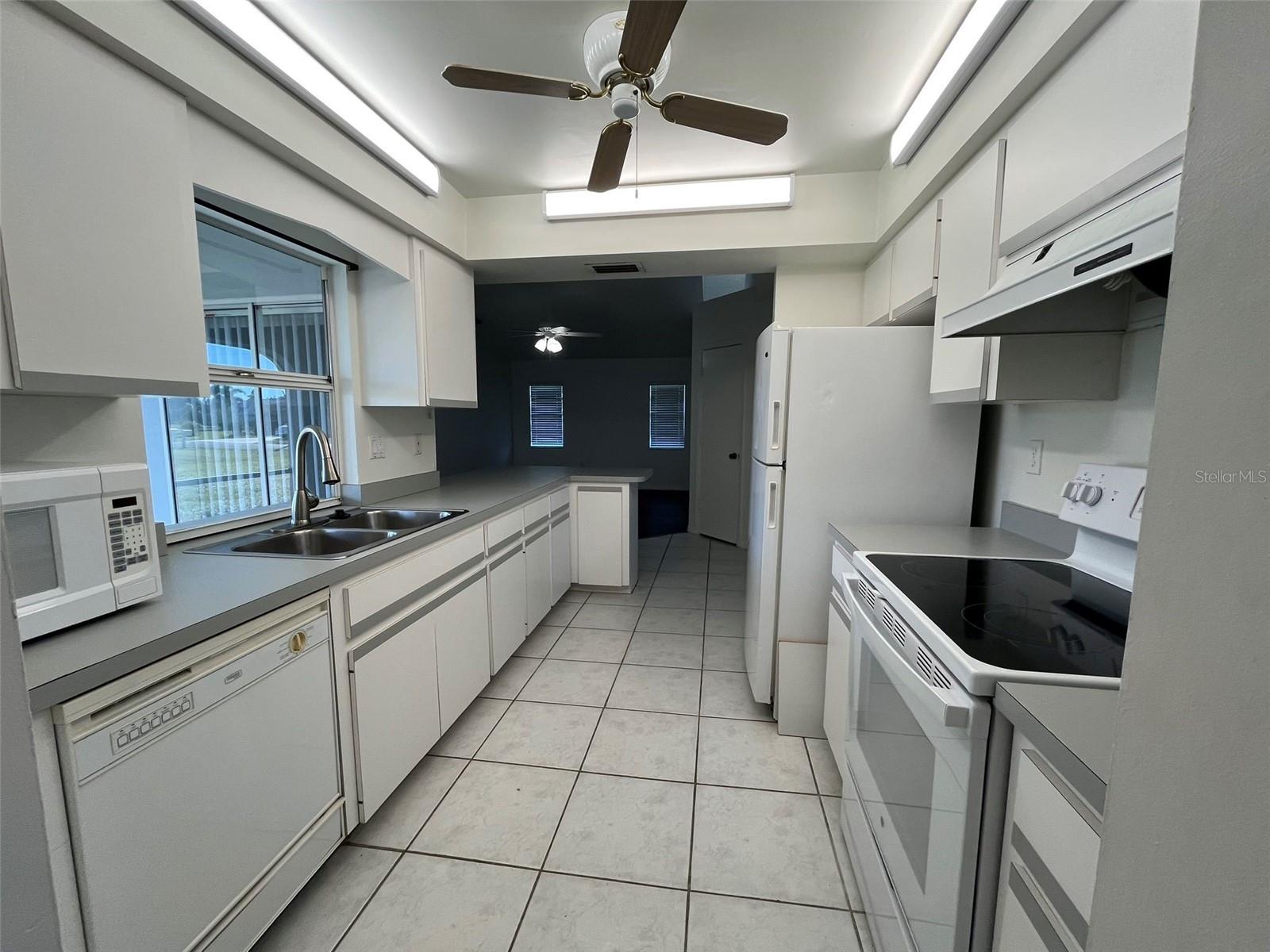 26453 Trinilas Dr Property Photo 6