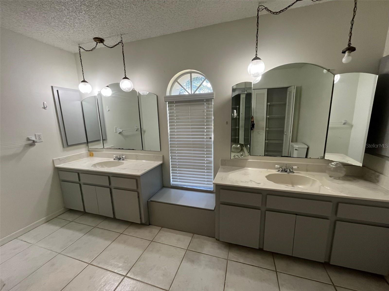 26453 Trinilas Dr Property Photo 9