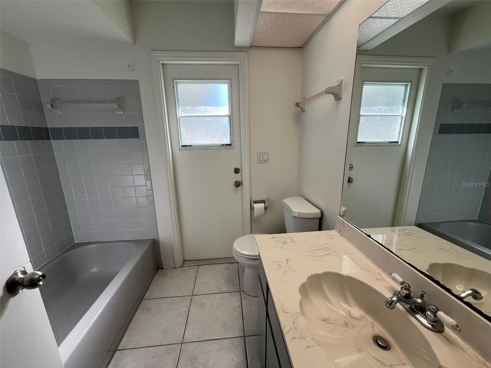 26453 Trinilas Dr Property Photo 12