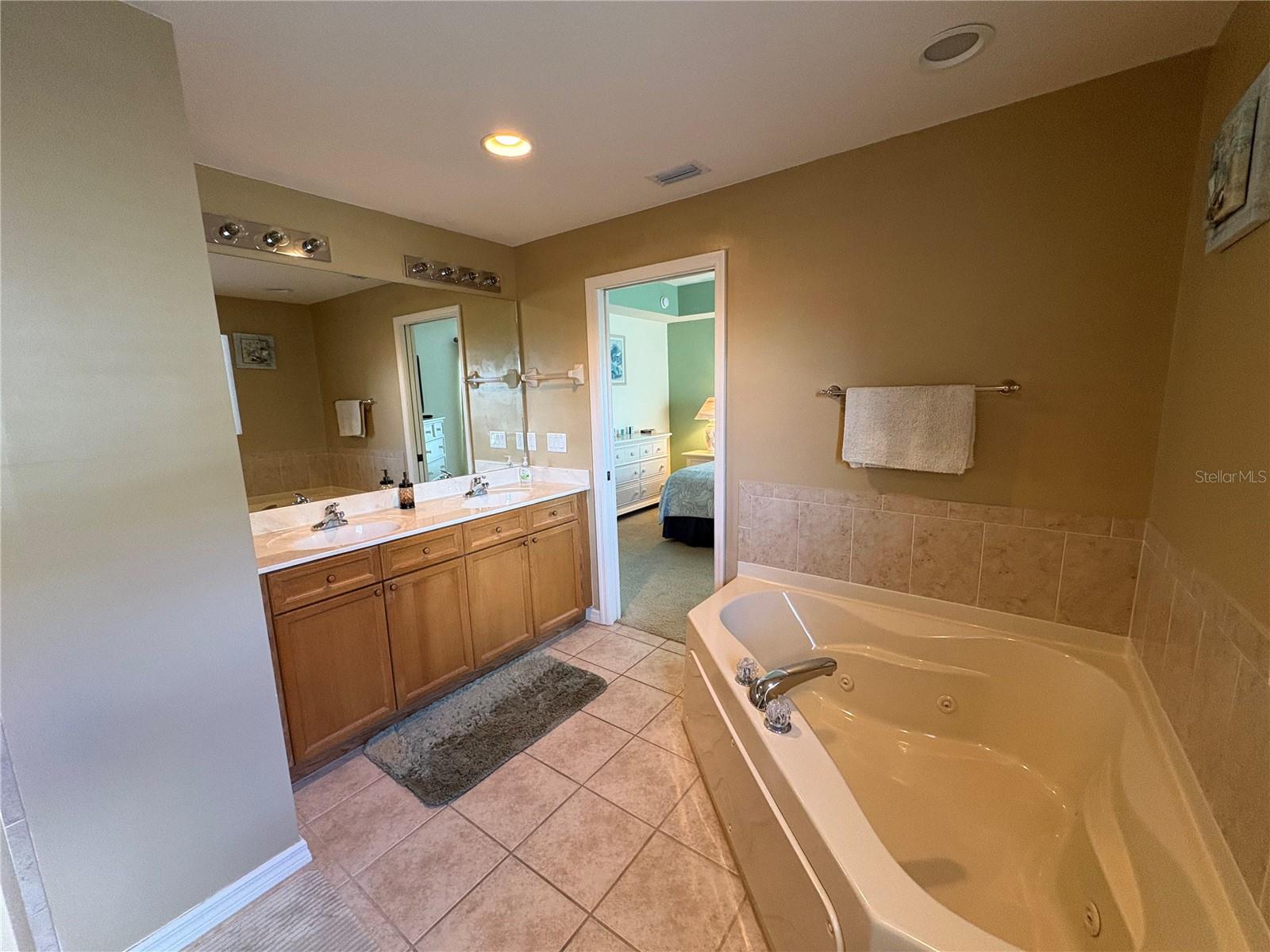 10031 Lake Cove Dr #201 Property Photo 9