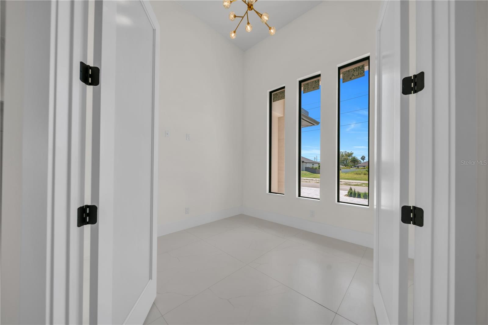 2421 N Santa Barbara Blvd N Property Photo 13