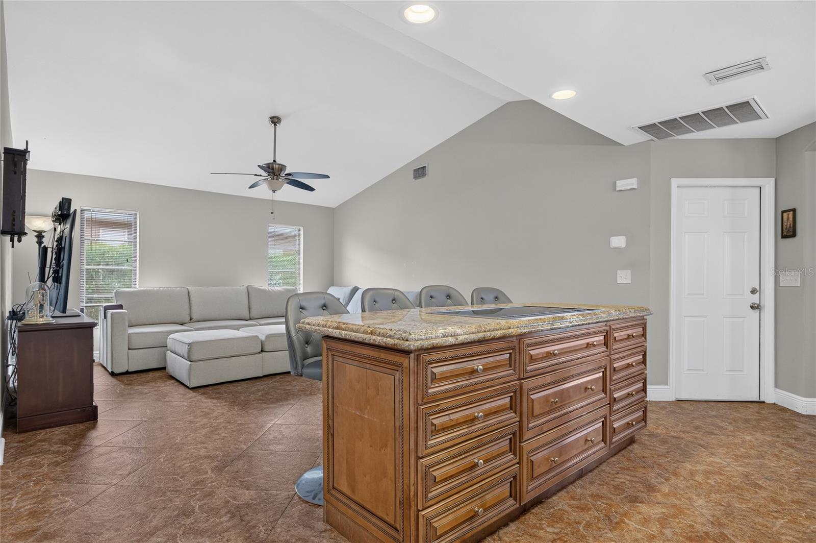 C7530497 Property Photo 11