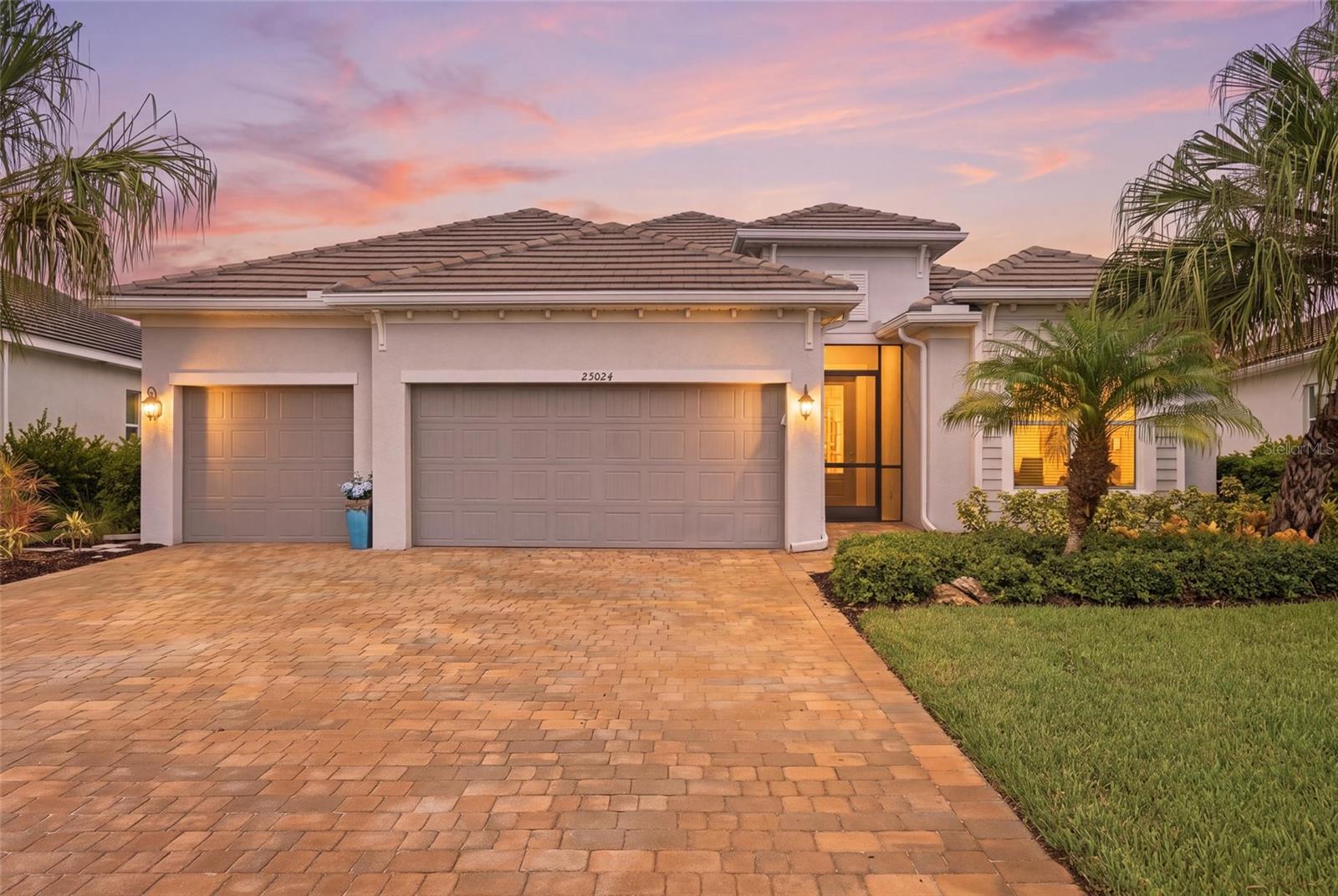 25024 OAK HAMMOCK CT Property Photo 1